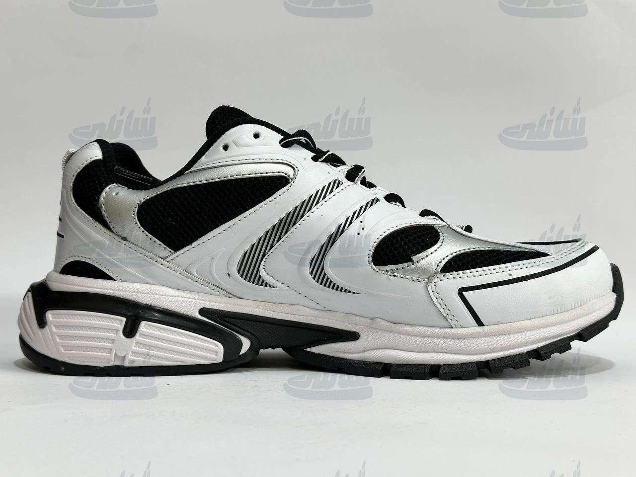 photo_5886595692892376372_y