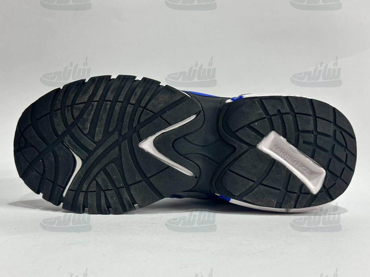 photo_5888847492706060171_y