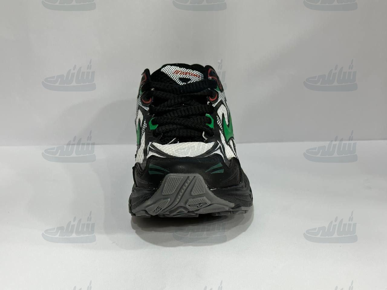 photo_5927243452360279898_y